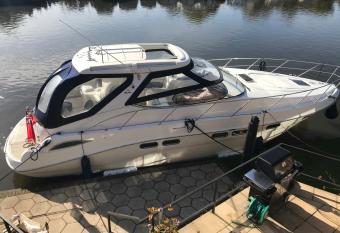 ENTIRE HEATED LUXURY YACHT moored on private Island WIFI sleeps up to 4 Adults or Adults with children over 2 years old THORPE PARK LEGOLAND LAPLAND UK WINDSOR CASTLE HEATHROW ASCOT RACES WENTWORTH SAVILLE GARDENS LONDON allows 18 year olds to book a room