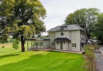 La Villa du Pr   Du Cerf has Balcony rooms