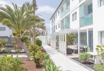 La Perla de Sunset Beach has Balcony rooms