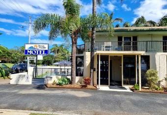Ocean Parade Motel allows 18 year olds to book a room