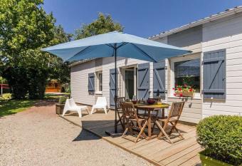 G  te Moisdon-la-Rivi  re, 3 pi  ces, 4 personnes - FR-1-306-902 has Balcony rooms