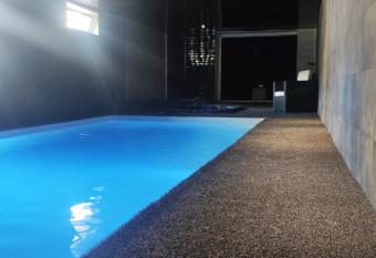 Suite avec piscine priv  e has Balcony rooms