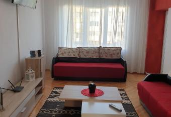 PDN Apartment has rooms with a private hot tub