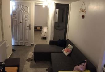 Nid Calme Nord Paris has Balcony rooms