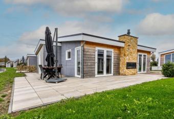 Holiday Home Green Resort Mooi Bemelen-15 has Balcony rooms