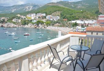 Andaluni Beach Apartments has Balcony rooms