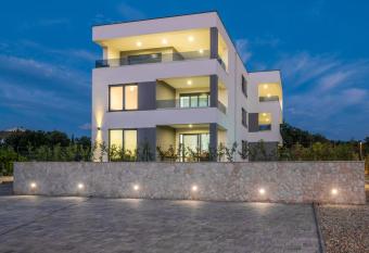 VILA STEMARK has Balcony rooms