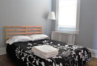 Clover 2900 - Apartment and Rooms with Private Bathroom near Washington Ave South Philly allows 18 year olds to book a room