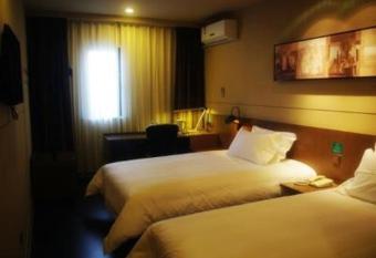 Jinjiang Inn Select Shanghai Hongqiao Hub Jiangqiao Wanda Plaza allows 18 year olds to book a room