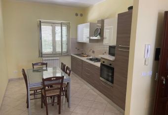 Confortevole e Luminoso Appartamento 100mq a Falerna con Vista sul Paese e sul Promontorio con Free WiFi Free Parking e Smart TV has Balcony rooms