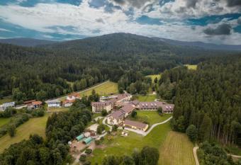 Hotel Wastls  ge allows 18 year olds to book a room