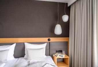 Hotel Maier allows 18 year olds to book a room