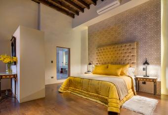 Casa Barroca allows 18 year olds to book a room