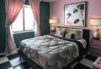 Mid-Century Modern Home in Beautiful La Quinta allows 18 year olds to book a room