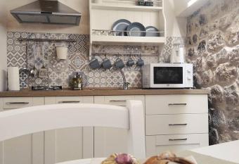 Dava has Balcony rooms