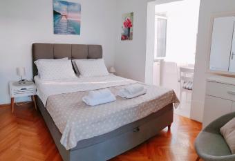 Studio Bobo allows 18 year olds to book a room