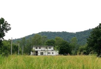              guh (            ) has Balcony rooms