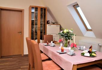 Ferienwohnung Anneliese am Stadttor allows 18 year olds to book a room