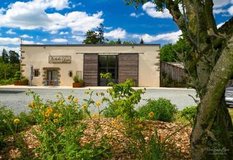 Les Chambres d Aurore has Balcony rooms