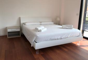 Sunny Apartments has Balcony rooms