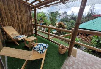 Mindo GlamBird Glamping & Lodge has rooms with a private hot tub