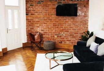 Newly refurbished apartment in Chapel Allerton, Leeds has Balcony rooms