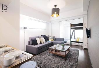 bHotel 559 Comfy Bright 2BR apartment for 5 people has Balcony rooms