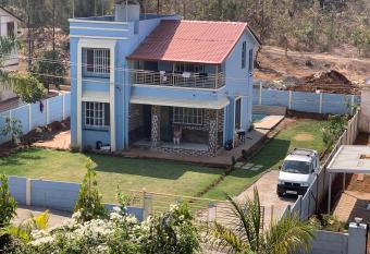 Blue House has Balcony rooms