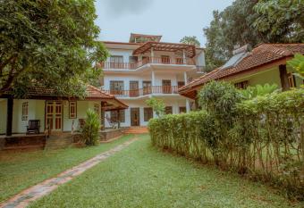 Paradise Bungalow has Balcony rooms