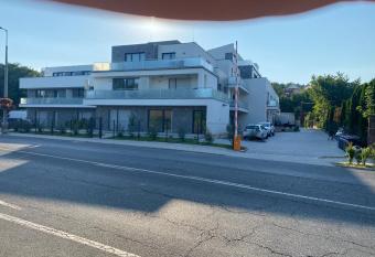 Aranyh  d Apartman Balatonalm  di has Balcony rooms