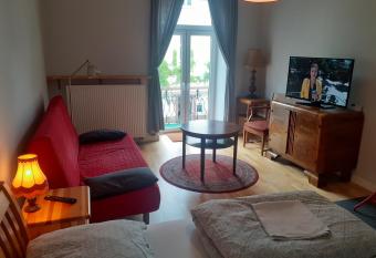 Apartament Cafe Belg has Balcony rooms