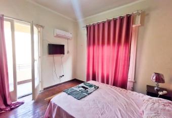 Joya Apartmento has rooms with a private hot tub