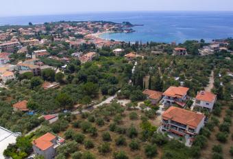 Theano Apartments has Balcony rooms