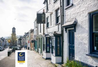 Seven Stars Penryn has Balcony rooms