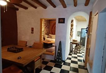 El Limonero Charme des pierres allows 18 year olds to book a room