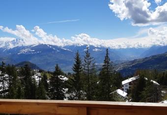 LE NEVADA CRANS-MONTANA vue a vous couper le soufle has Balcony rooms