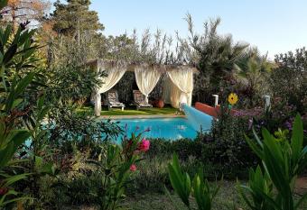 BOH  ME da Valdareina, B  nagil, Carvoeiro, Marinha allows 18 year olds to book a room