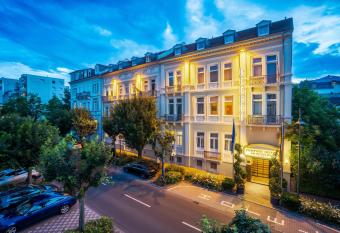 Comfort Hotel Am Kurpark GmbH allows 18 year olds to book a room