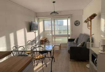 A 100m de la plage has Balcony rooms