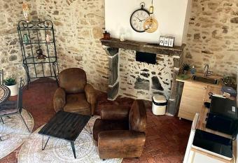 G  te romantique dans maison vigneronne has Balcony rooms