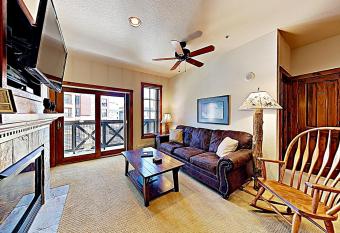 Main Street Station #1404 has Balcony rooms