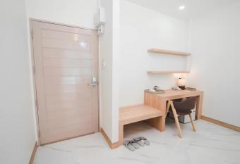 Erachon Raft Resort has rooms with a private hot tub