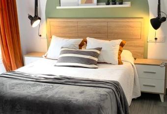 El Encuentro allows 18 year olds to book a room