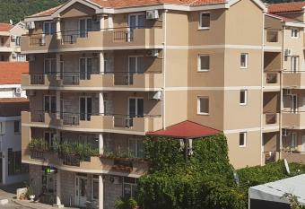 Villa Pedja Zec Exclusive 3+ has Balcony rooms