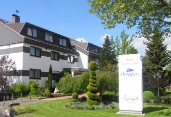 Dreispitz -B&B-Hotel Garni allows 18 year olds to book a room