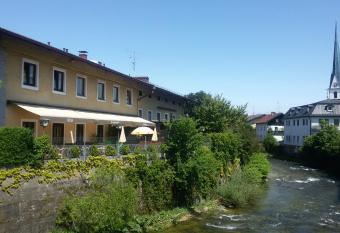 Hotel Pension Lindenhof allows 18 year olds to book a room