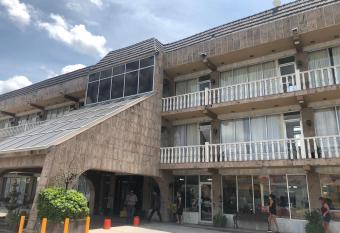 Hotel Plaza Riviera allows 18 year olds to book a room