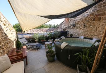 Maison atypique dans cit   m  di  vale has Balcony rooms