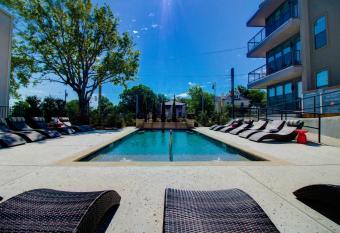 The Bishop Arts Hotel by Qresorts has Balcony rooms