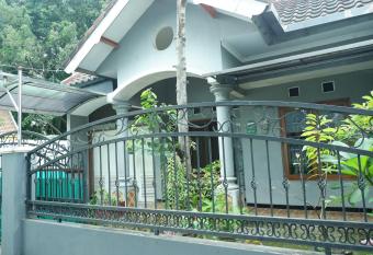 Villa Sulfat allows 18 year olds to book a room